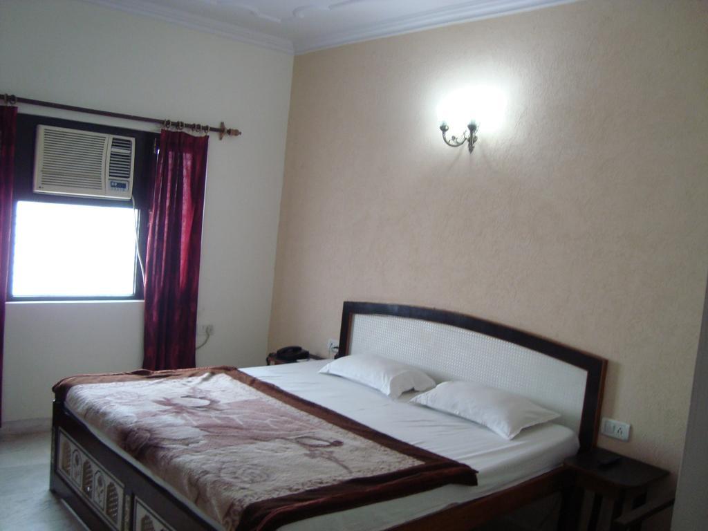 Hotel Dawat Palace Agra  Room photo
