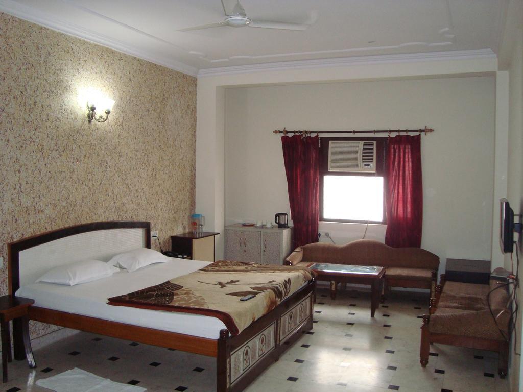 Hotel Dawat Palace Agra  Room photo